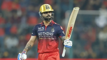 প্রথম ক্রিকেটার হিসেবে আইপিএলে ৯ হাজার রান কোহলির 